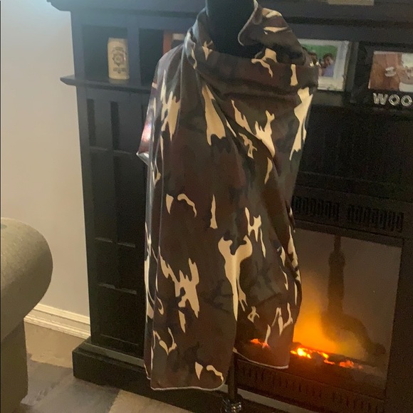 Cape cover up - Picture 5 of 5